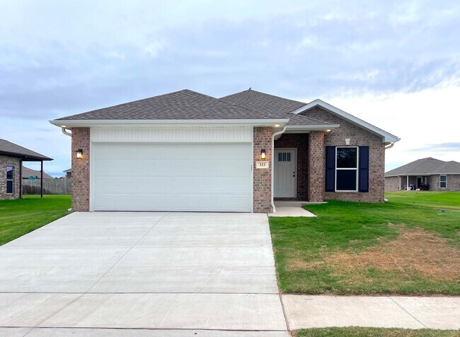 Building Photo - Beautiful 3 Bedroom Home In Webb City!