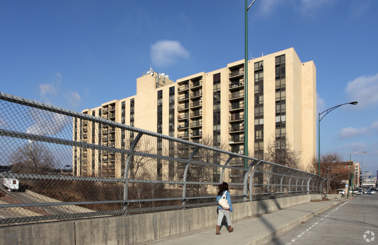 Building Photo - Appleville Condominium