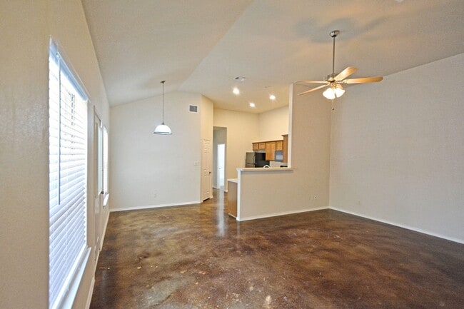 Building Photo - 240a Anne Louise Dr