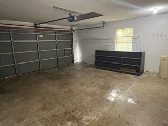 Foto del edificio - 3BR/2.5BA Two Story Available Now!