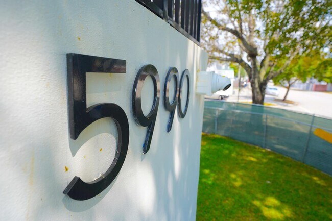 Foto del edificio - 5990 NW 14th Ave
