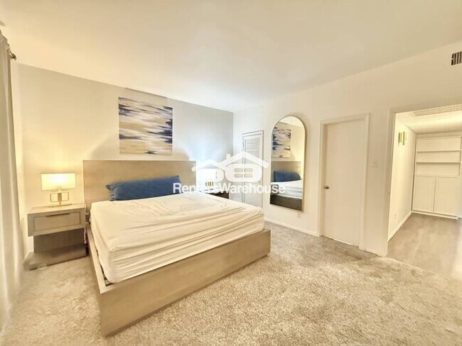 Foto del edificio - Coming soon!! showings Start 6/13..... Ful...