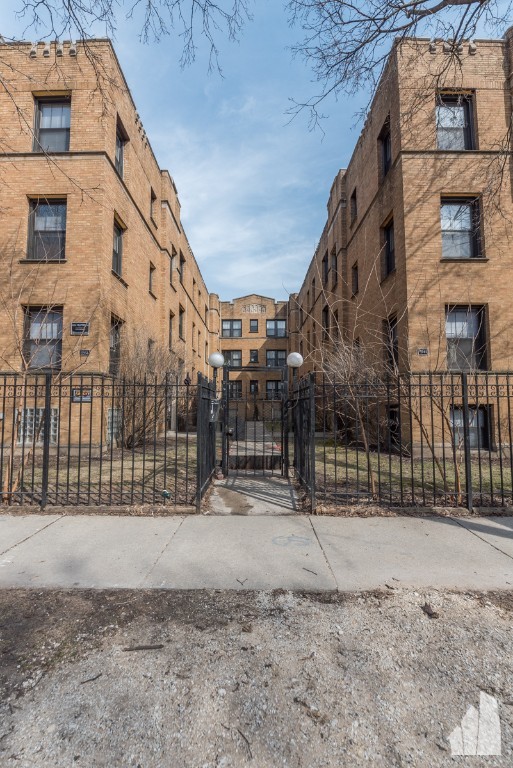 Building Photo - 5945 N Paulina St