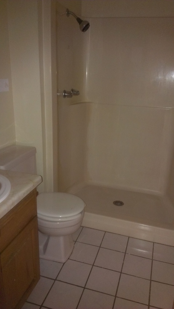 Building Photo - 3 bed, 2 bath with a 2 car garage home in ...