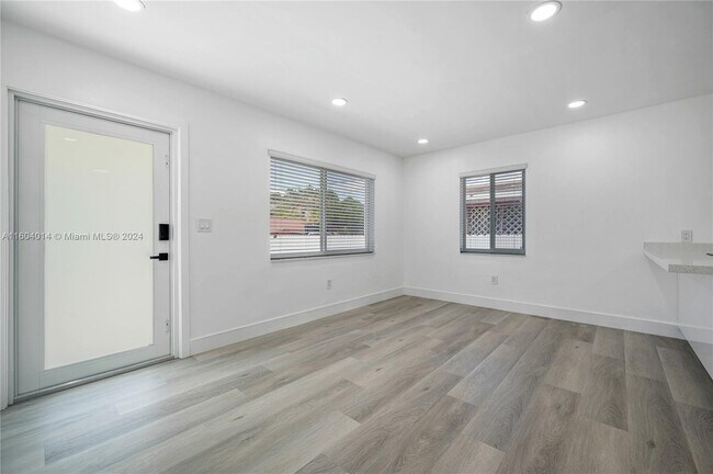 Building Photo - 2641 SW 29th Ct