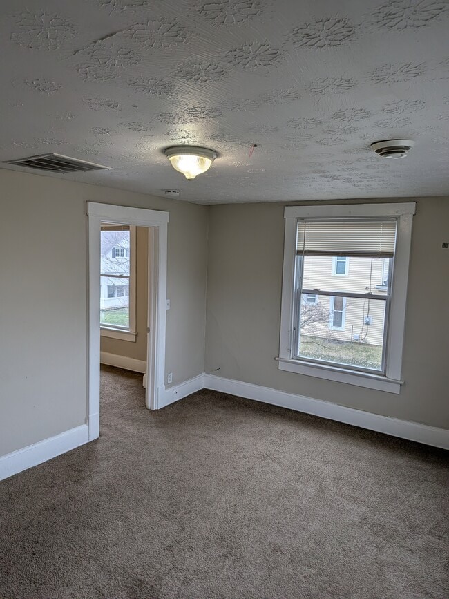 Building Photo - 403 Maple Ave