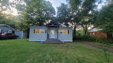 Building Photo - 206 W Chester St