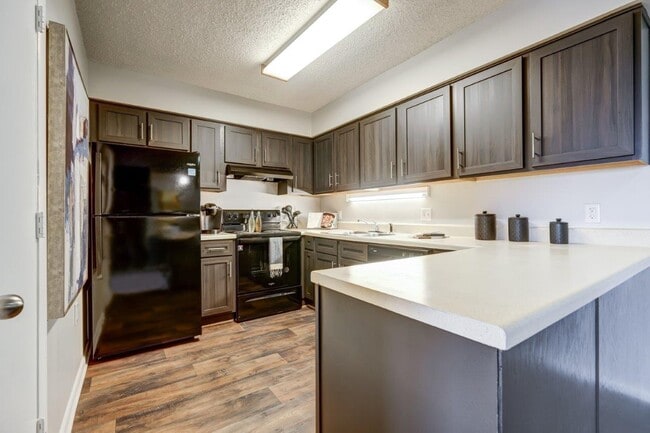 Building Photo - River Park Tower Apartment Homes