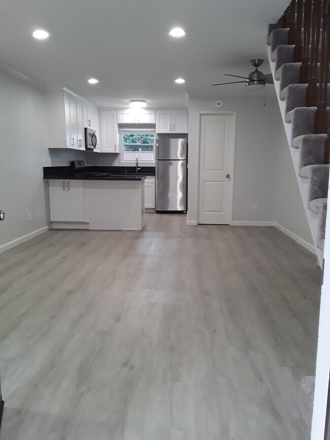 Building Photo - 1061 Tourmaline St