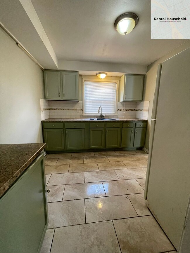 Building Photo - Beautiful 4 Bedroom Bungalow