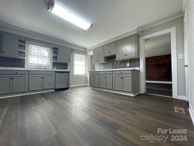 Building Photo - 2936 Morganton Blvd SW