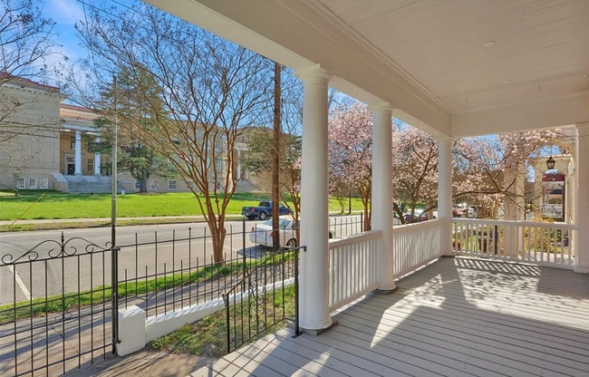 Building Photo - 507 W Washington St