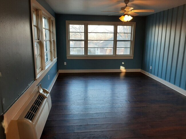 Foto del edificio - 609 N Oak St