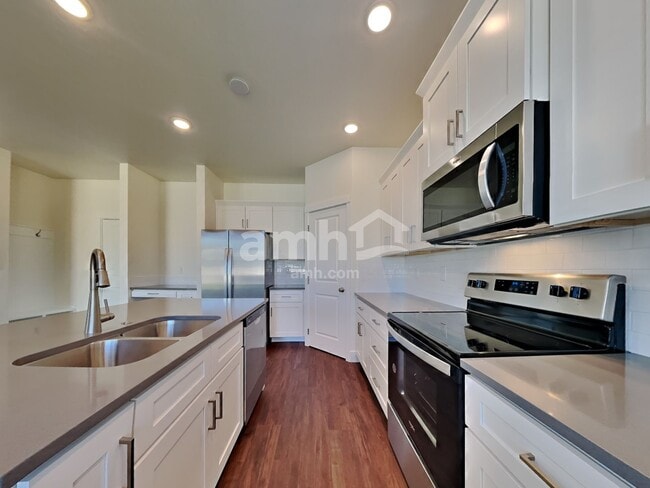 Foto del edificio - 979 N Nichole Ave