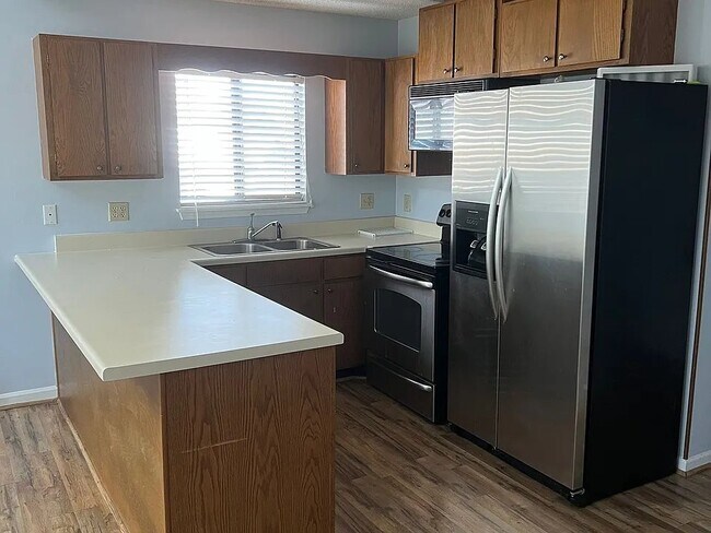 Foto del edificio - 3700 Golf Colony Ln