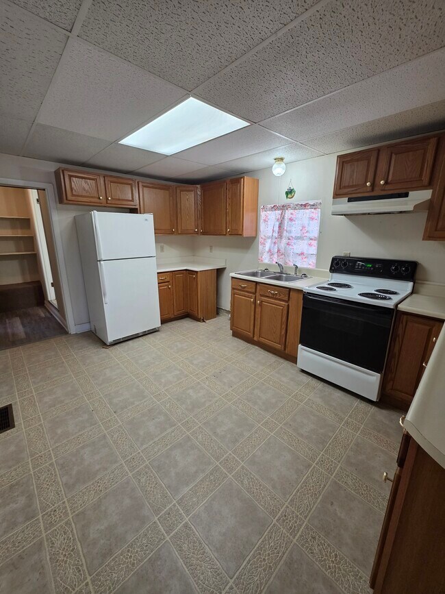 Building Photo - 24 N Kister St