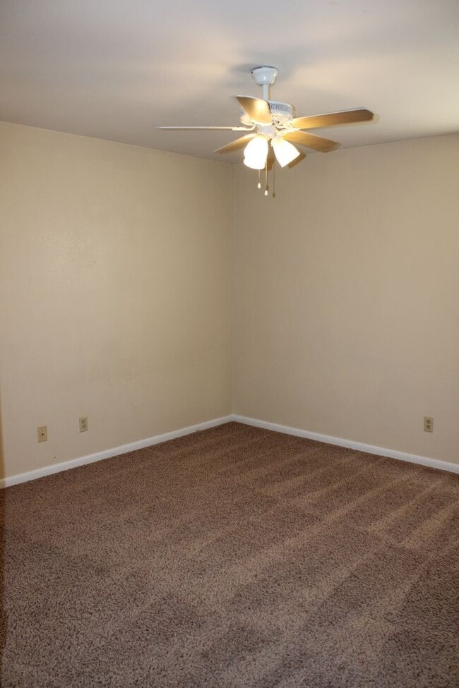 Building Photo - 5111 Leland Dr