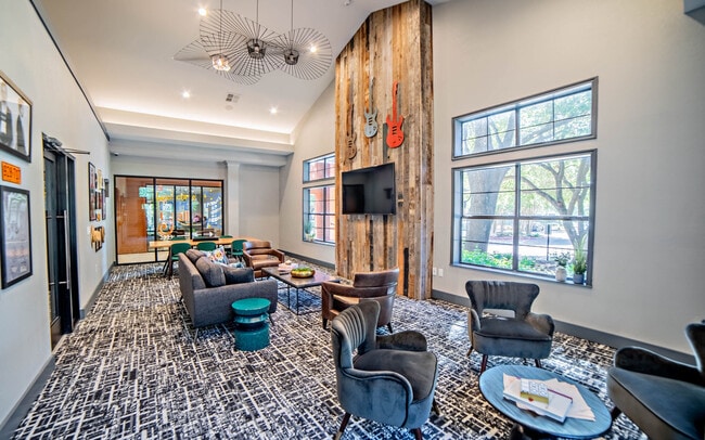 Resident Lounge - Estates at East Riverside