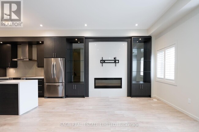 Building Photo - 222 Vellwood Common