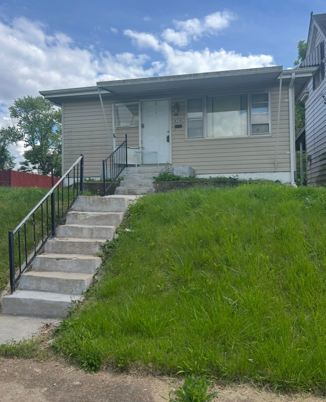 Primary Photo - 924 Elias Ave