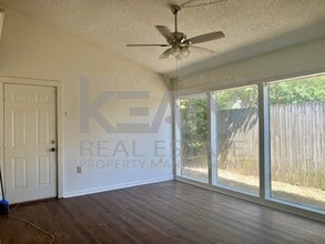 Building Photo - 809 Fox Run Ave