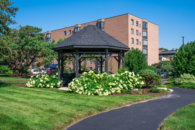 Building Photo - 637 E Woodland Park Ave