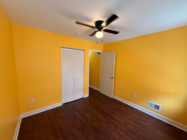 Foto del edificio - 1737 N Dallas St