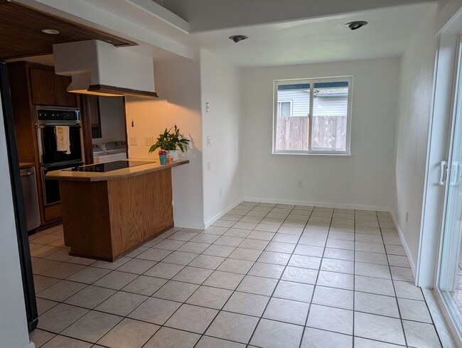 Foto del edificio - 825 N Laventure Rd