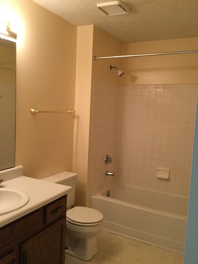 Foto principal - 261 Lake Point Ln S