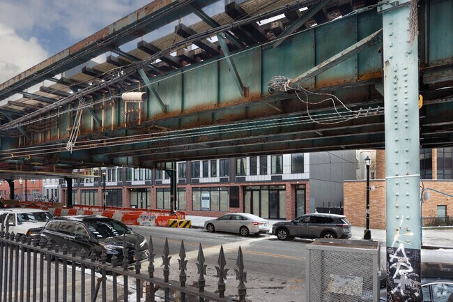 Building Photo - 1884 Broadway