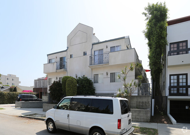 Building Photo - 11834 Avon Way