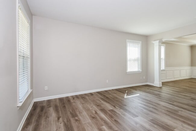 Foto del edificio - 227 Oakbridge Dr