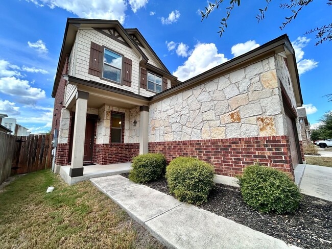 Building Photo - Spacious 3 Bedroom 2.5 Bathroom Home with ...