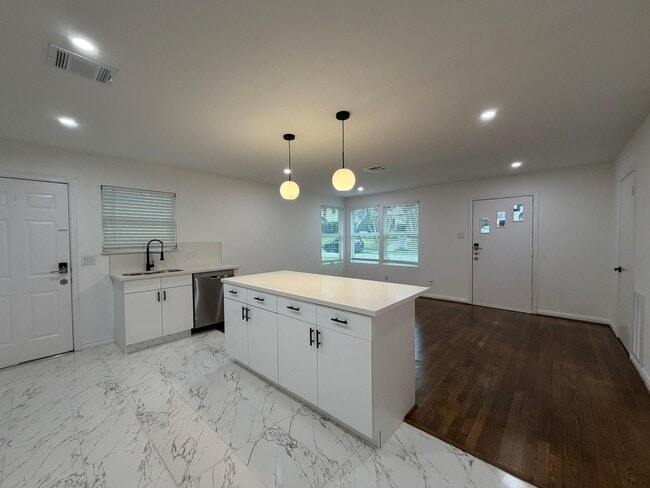 Foto del edificio - 1972 W McKinney St