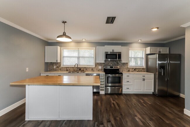 Foto del edificio - 1209 NE 6th Ct