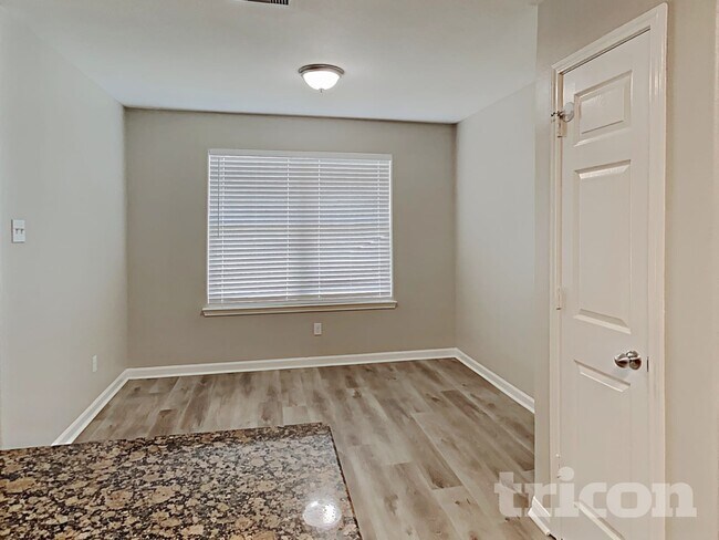 Building Photo - 815 Marigold Rd