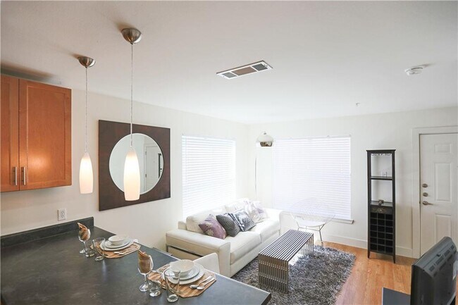 Foto del edificio - 711 W 32nd St