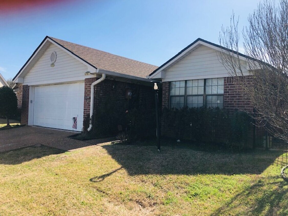 Primary Photo - 1/2 OFF FIRST MONTH'S RENT - University Te...