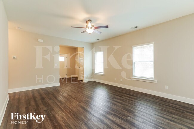 Foto del edificio - 1384 Woodridge Pl