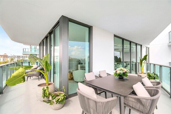 Foto del edificio - 9901 W Bay Harbor Dr