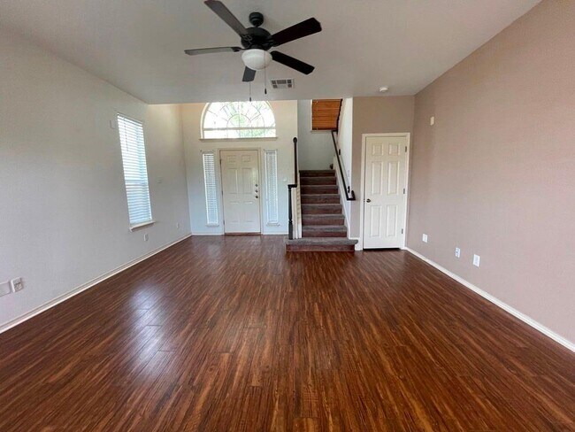Foto del edificio - 10520 Dunham Forest Rd