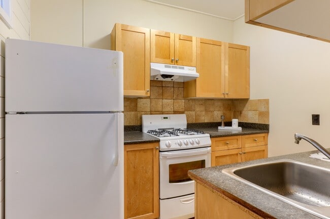 Building Photo - 935 Jervis St