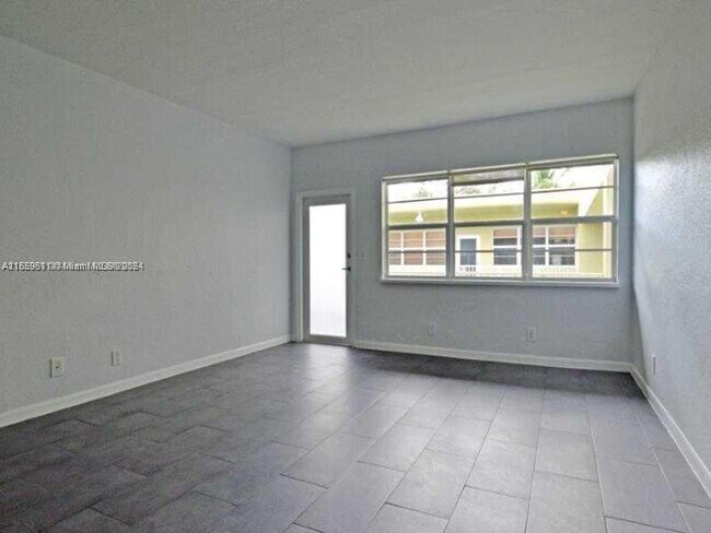 Building Photo - 350 S Shore Dr