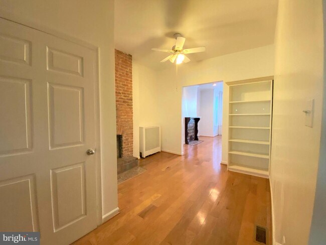 Foto del edificio - 833 11th St NE