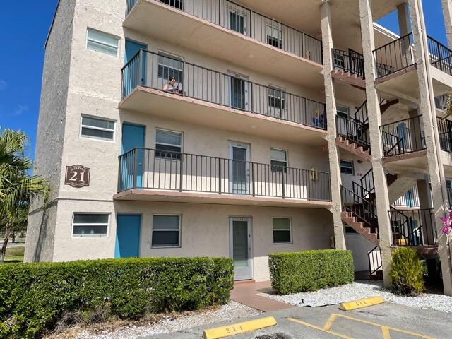 Building Photo - 725 Lori Dr