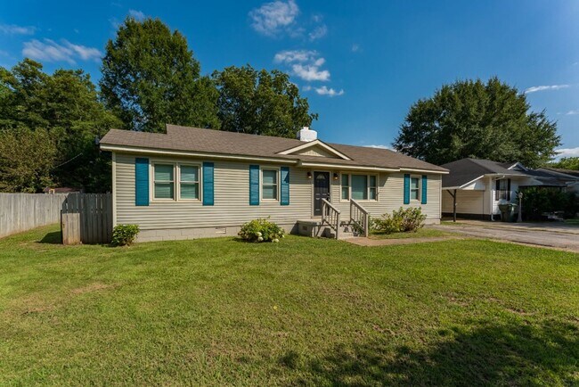 Foto del edificio - Move-In Ready Comfort – 4 Bed, 2 Bath!
