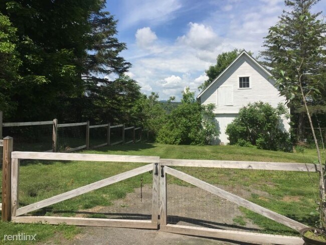 Building Photo - 3 br, 1 bath House - 57 Chase Street