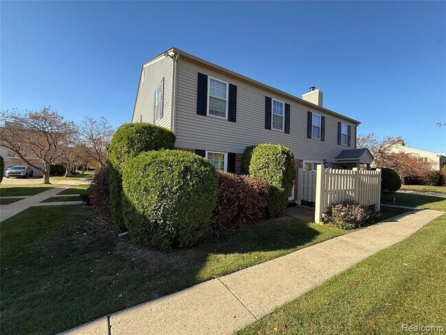 Foto del edificio - 15894 Cambridge Dr