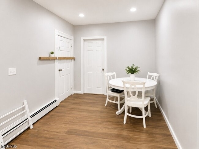 Building Photo - 427 Totowa Ave