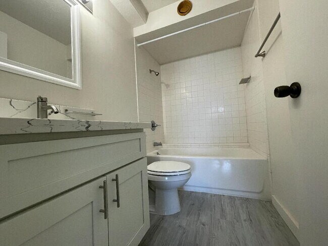 Building Photo - To register for the showing time, note the 4 digit code: 3853 and click "APPLY NOW."(mobile:orang...